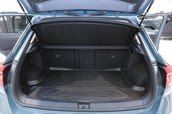 Volkswagen T-Roc 16 of 23