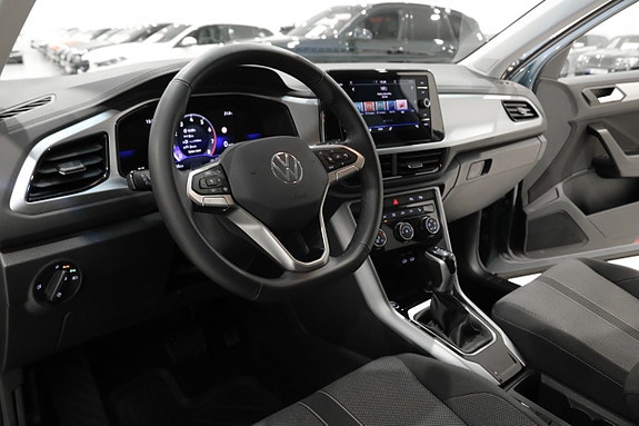 Volkswagen T-Roc 8 of 23
