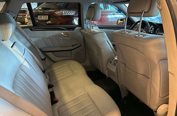 Mercedes-Benz E350 11 of 13