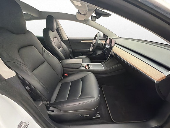 Tesla Model 3 24 of 30