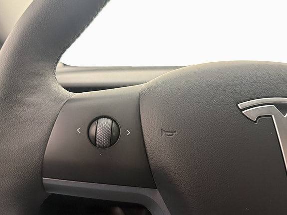 Tesla Model 3 27 of 30
