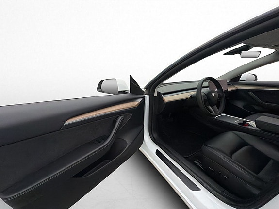 Tesla Model 3 11 of 30