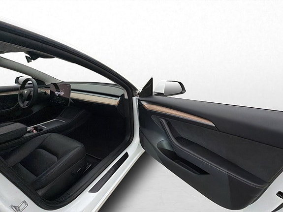 Tesla Model 3 23 of 30