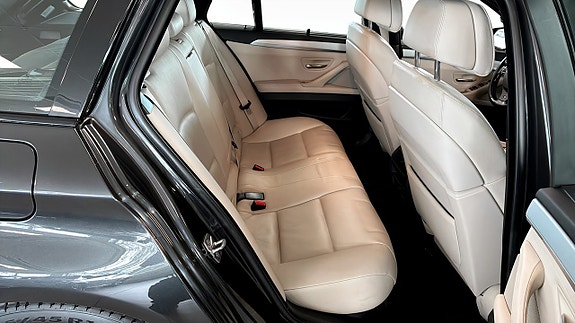 BMW 530xd 5 of 25