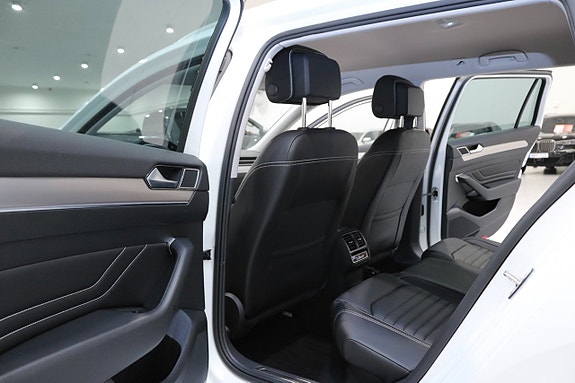 Volkswagen Passat 15 of 30
