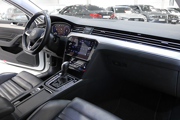 Volkswagen Passat 11 of 30
