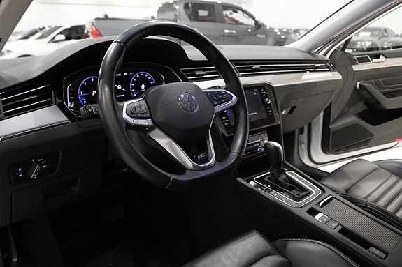 Volkswagen Passat 9 of 30