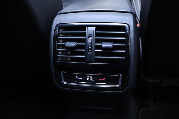 Volkswagen Passat 17 of 30