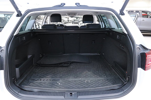 Volkswagen Passat 18 of 30