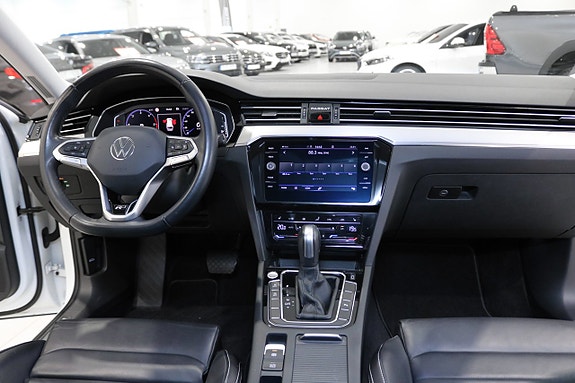 Volkswagen Passat 13 of 30