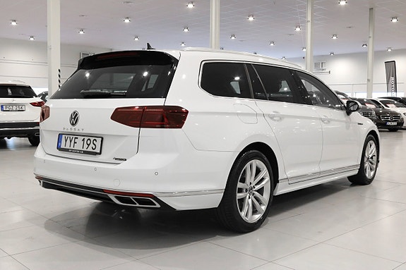 Volkswagen Passat 3 of 30