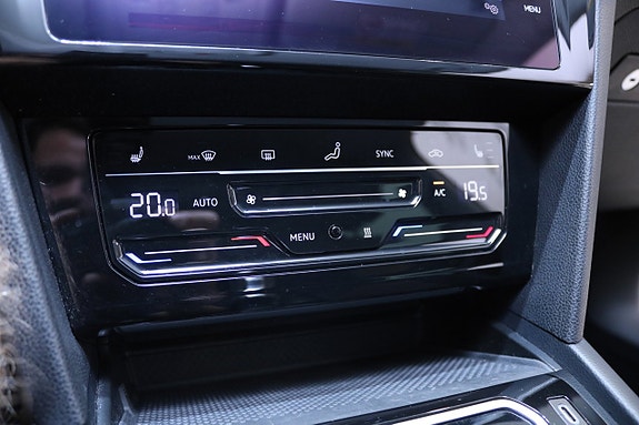 Volkswagen Passat 23 of 30