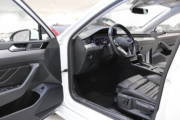 Volkswagen Passat 10 of 30