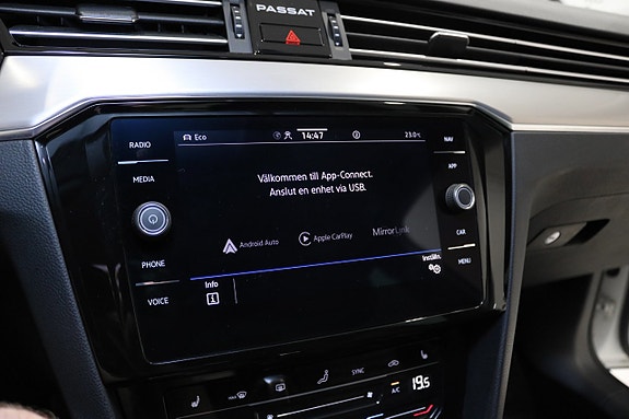 Volkswagen Passat 25 of 30