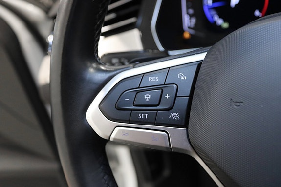 Volkswagen Passat 29 of 30