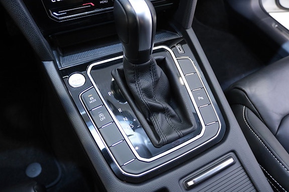 Volkswagen Passat 22 of 30