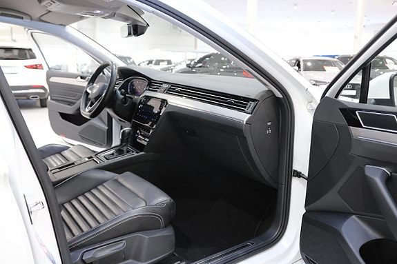 Volkswagen Passat 12 of 30