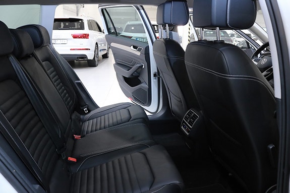Volkswagen Passat 16 of 30