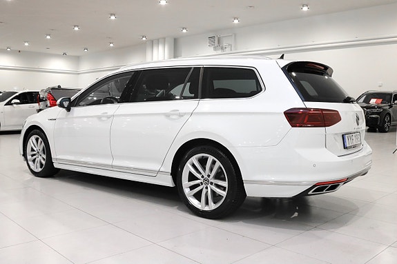 Volkswagen Passat 5 of 30