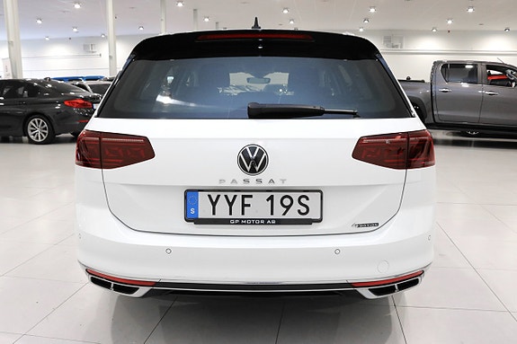 Volkswagen Passat 4 of 30