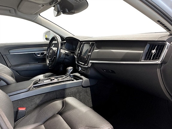 Volvo V90 Cross Country 18 of 26
