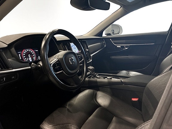 Volvo V90 Cross Country 4 of 26