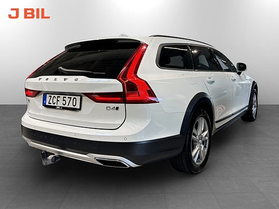 Volvo V90 Cross Country 3 of 26