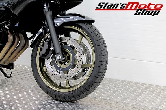 Yamaha XJ6 Diversion F Arrow 6 of 16