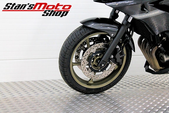 Yamaha XJ6 Diversion F Arrow 11 of 16