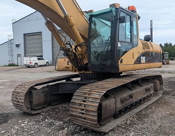 CAT 330B. 13000 h Tandskopa Ompackade cylindrar 34 Ton 2 of 12