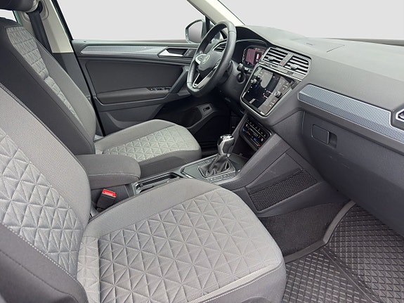 Volkswagen Tiguan 9 of 15