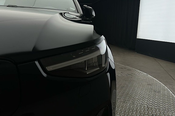 Volvo XC40 11 of 27