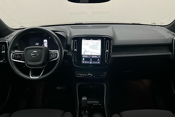 Volvo XC40 6 of 27