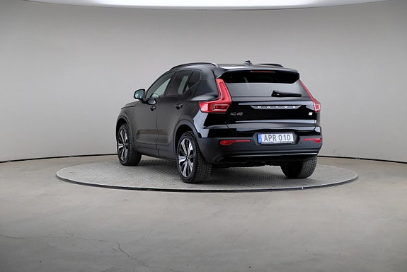 Volvo XC40 2 of 27