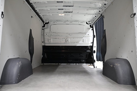 Renault Trafic 7 of 28