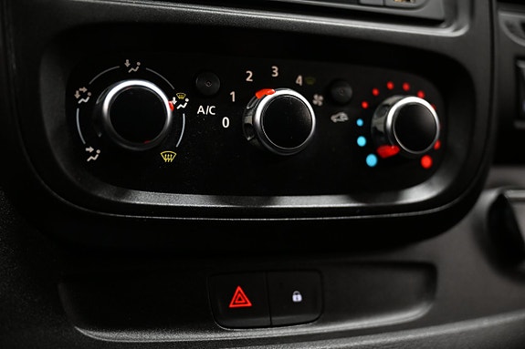 Renault Trafic 22 of 28