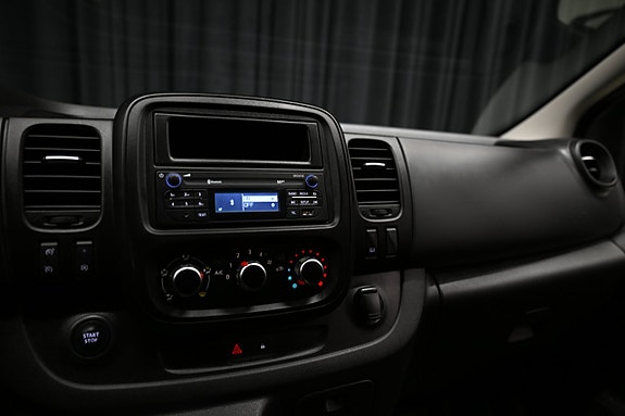 Renault Trafic 24 of 28