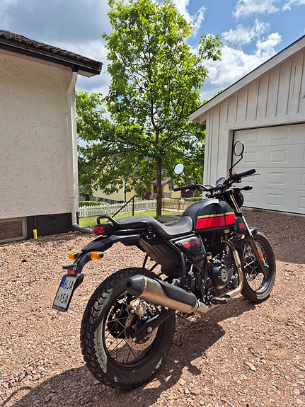 Royal Enfield scram 411 2 of 12