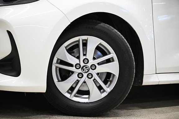 Toyota Yaris 10 of 24