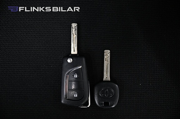 Toyota Yaris 24 of 24