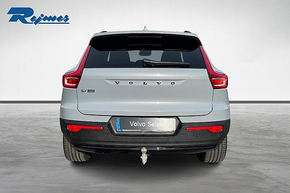 Volvo EX40 4 of 26