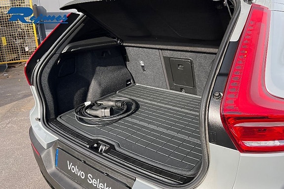 Volvo EX40 17 of 26