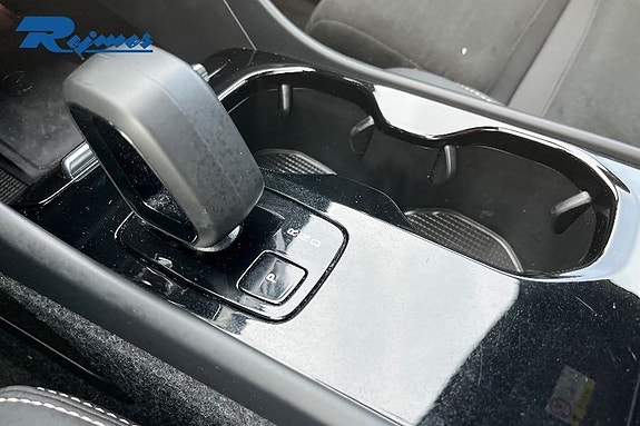 Volvo EX40 13 of 26