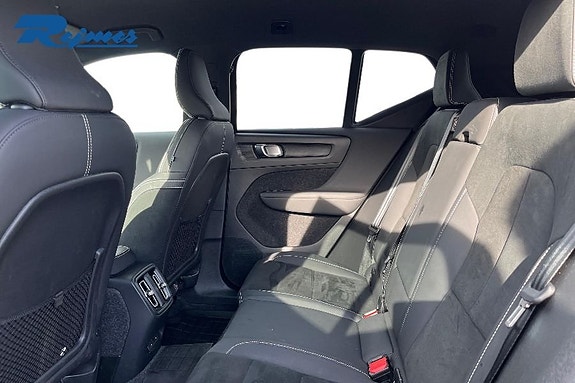 Volvo EX40 15 of 26