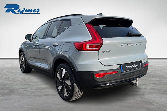 Volvo EX40 2 of 26