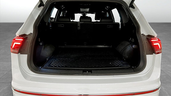 Volkswagen Tiguan Allspace 12 of 23