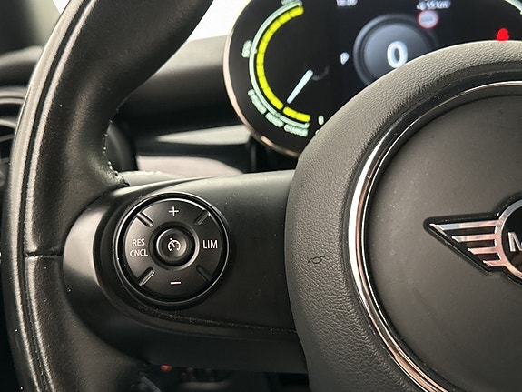 MINI Cooper SE 24 of 30