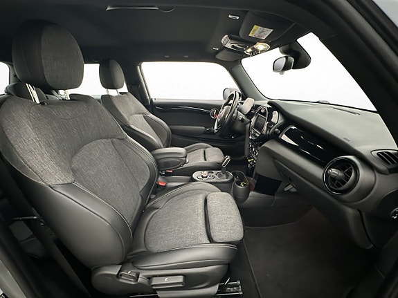 MINI Cooper SE 22 of 30