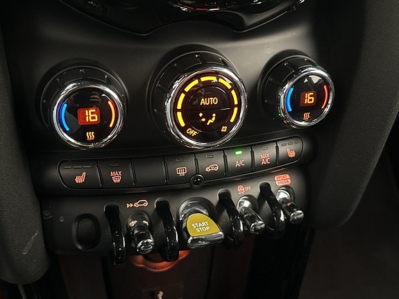 MINI Cooper SE 18 of 30