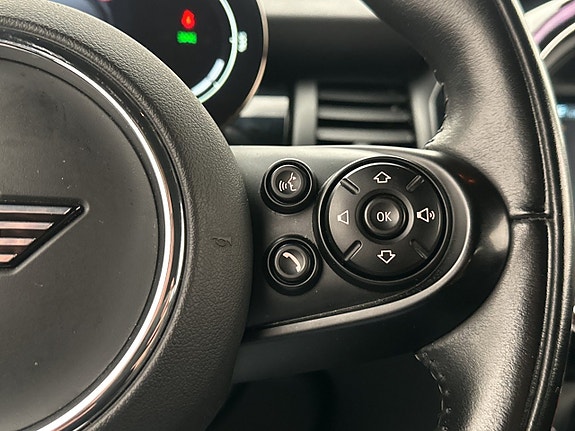 MINI Cooper SE 25 of 30